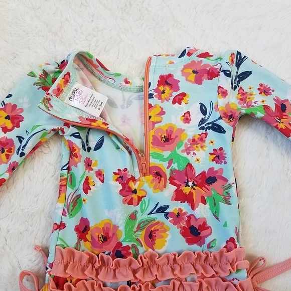 RUFFLE BUTTS RASH GUARD 1PC SWIMSUIT - Picture 4 of 6